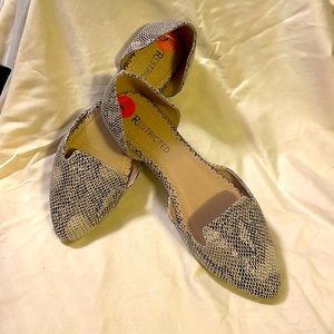 Restricted Faux snake flats sz 9.5 used very good condition.